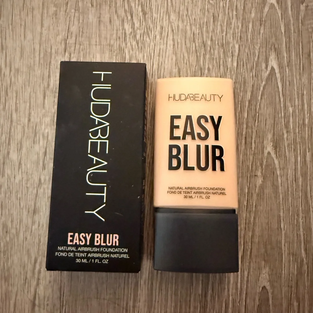 Huda Beauty Easy Blur Foundation - Cashew 140G
